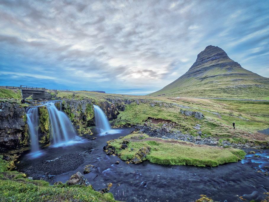 Kirkjufell and the Kirkjufellsfoss waterfall (HDR)